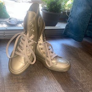 GOLD METALLIC CONVERSE SNEAKERS!!